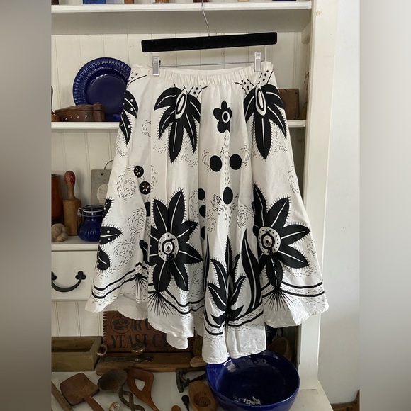 Unique Int’l - Picture 2 of 4